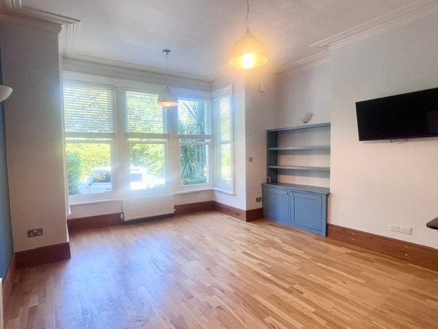 Flat Harlow Moor Drive in Harrogate