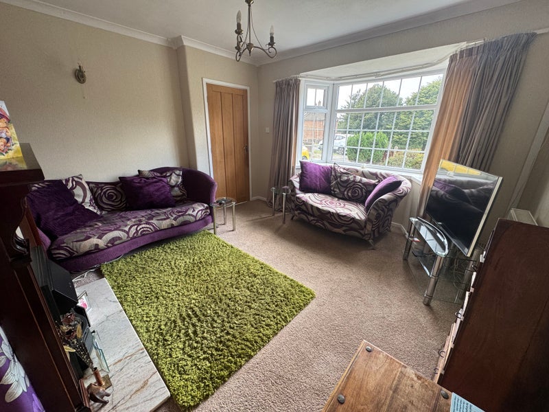Room Falcon Crescent in Salford