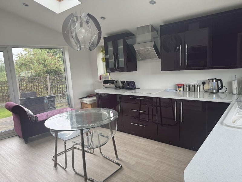 Room Falcon Crescent in Salford