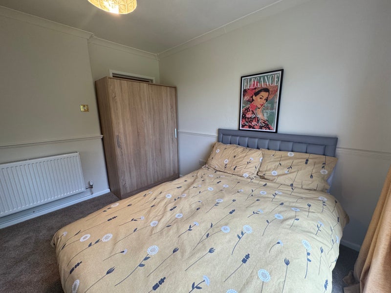 Room Falcon Crescent in Salford