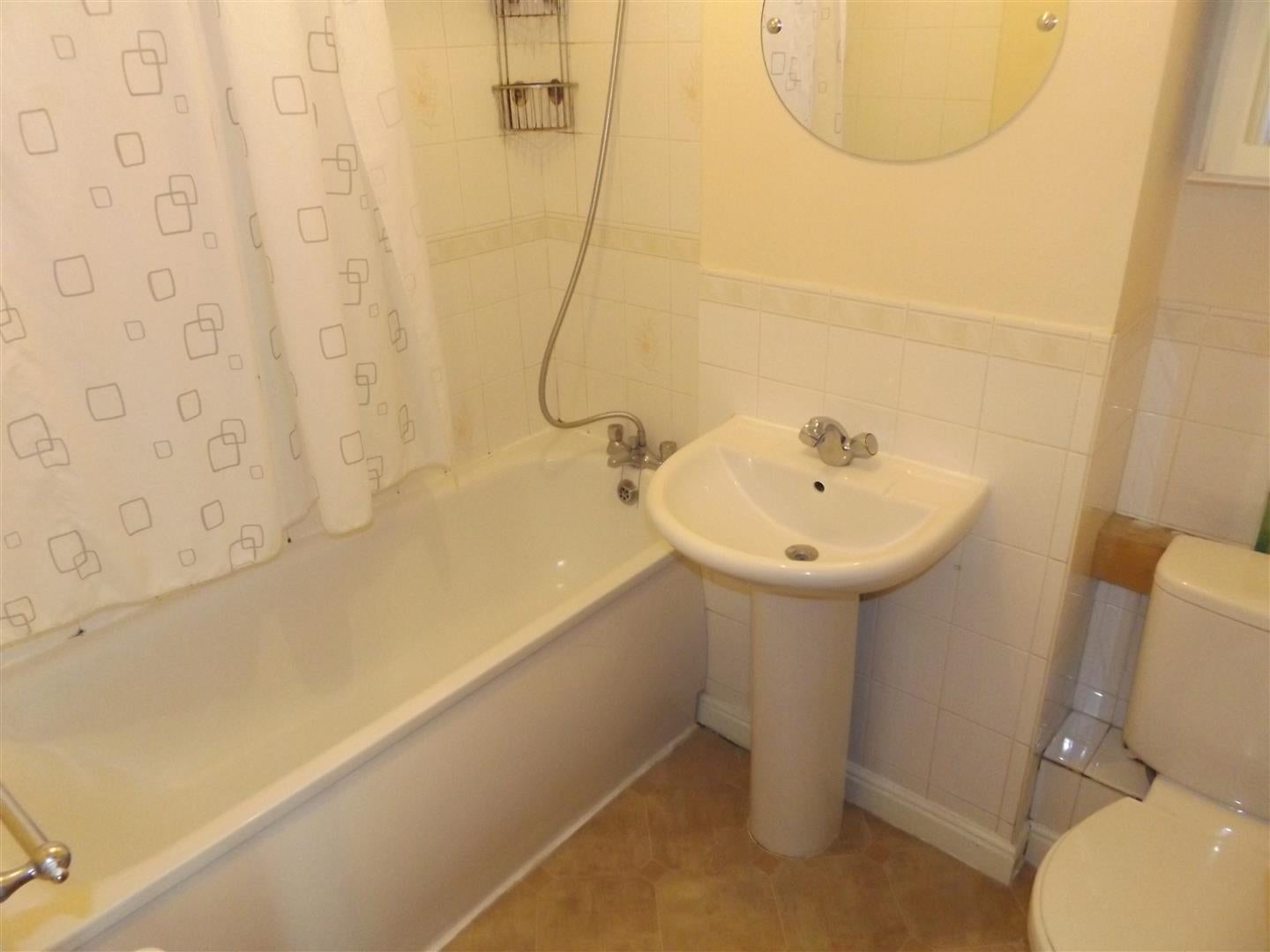 Flat Denmore Court in London