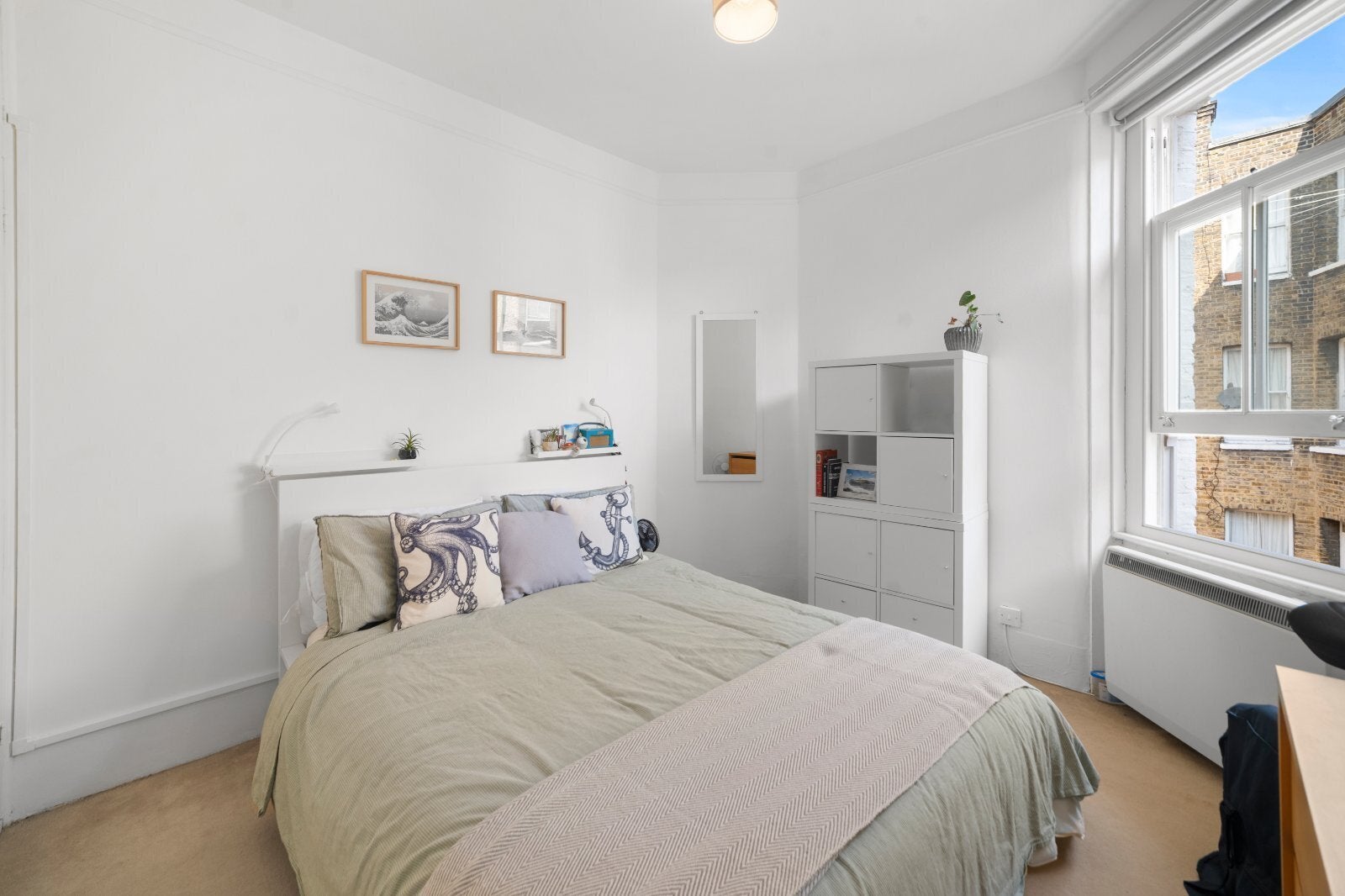 Flat Wyfold Road in Greater London