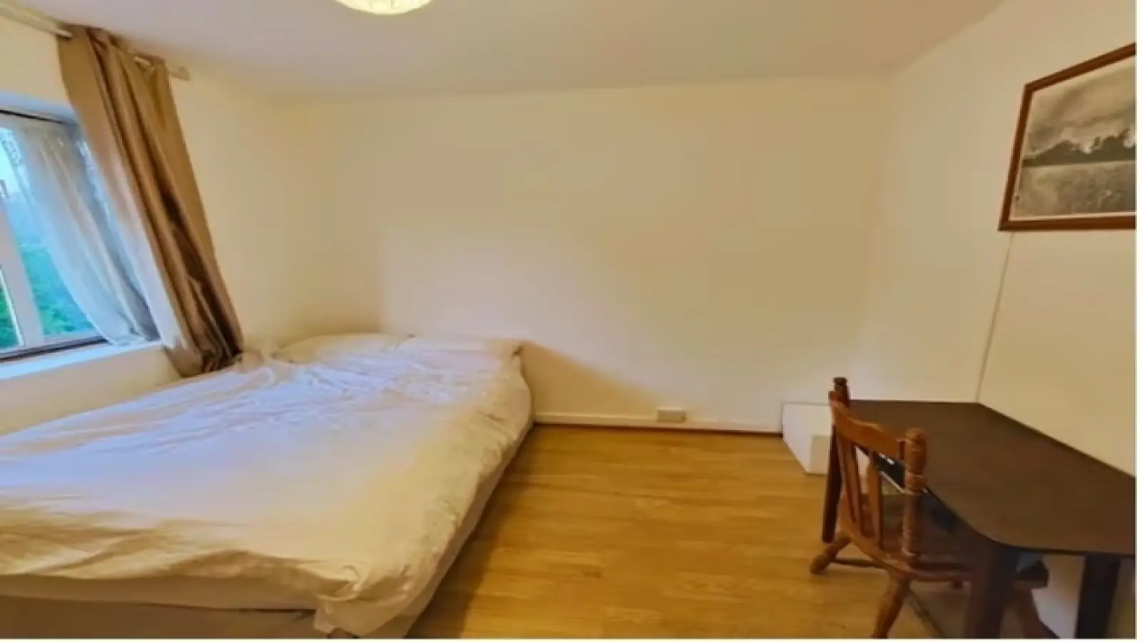Flat Strattondale Street in Greater London