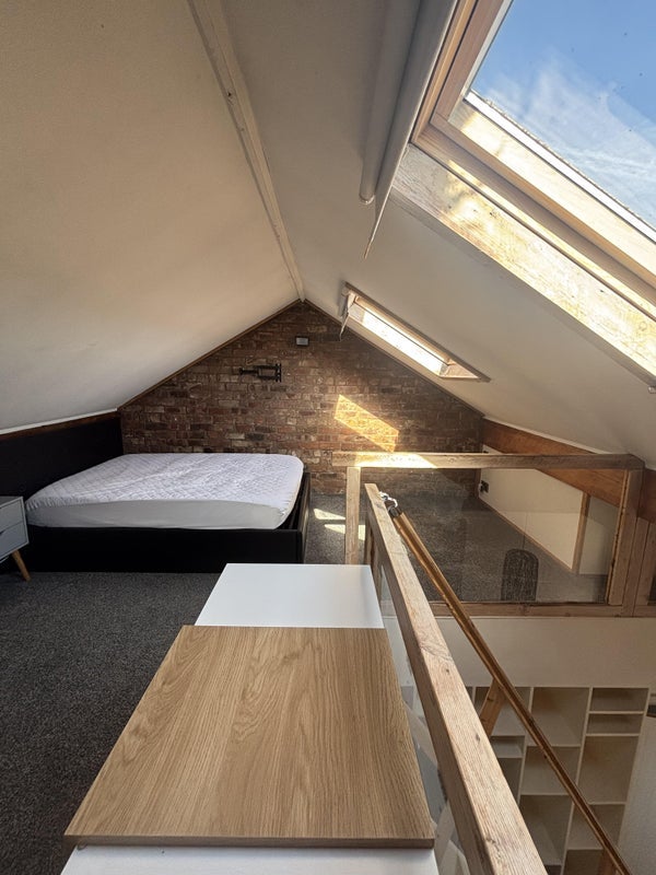 Room Lloyd Street South in Manchester