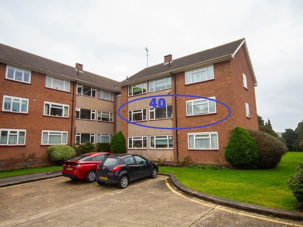 Flat Dove Park in Greater London