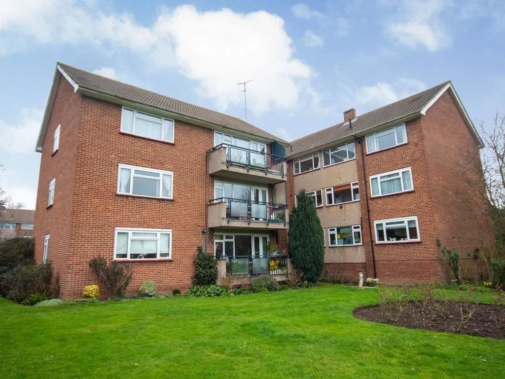 Flat Dove Park in Greater London