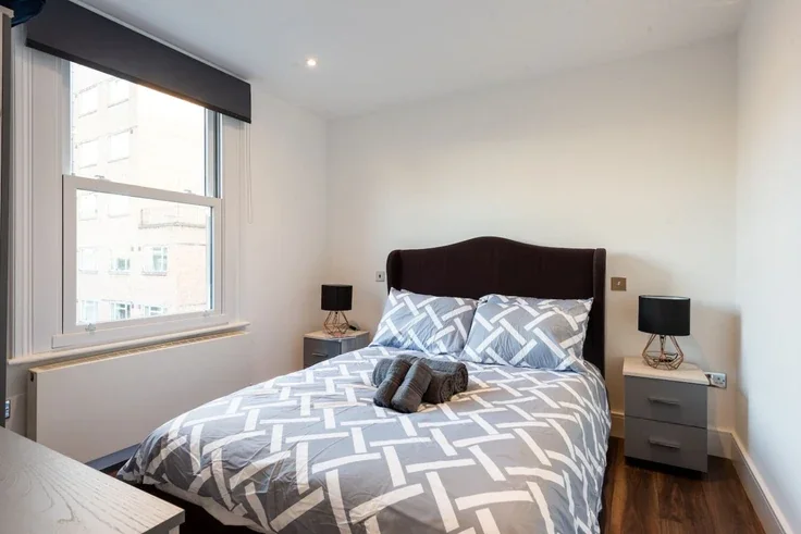 Flat Spring Street in City of Westminster