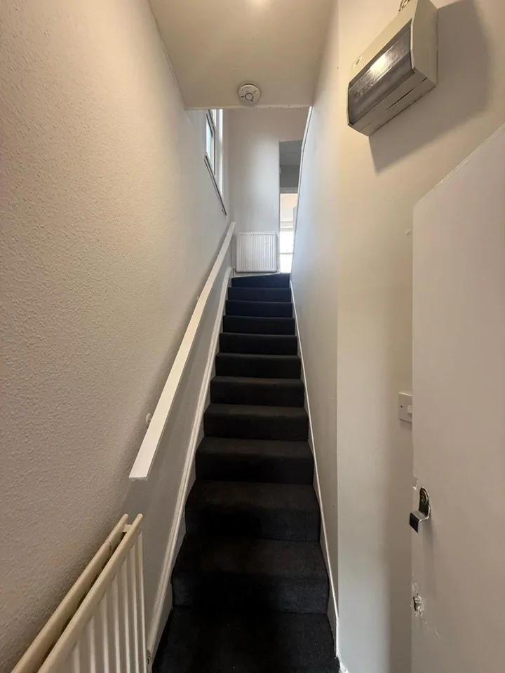 Flat Selhurst Road in Greater London
