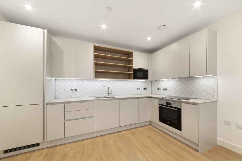 Flat New Village Avenue in Greater London