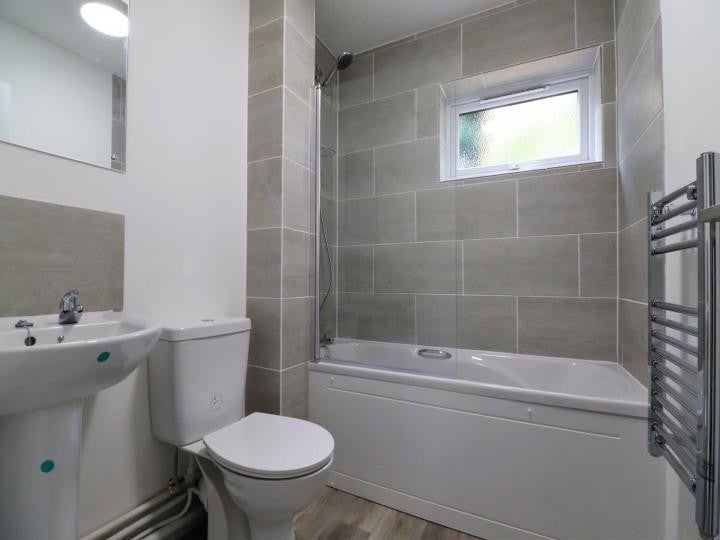 Flat Aylesbury Road in Greater London