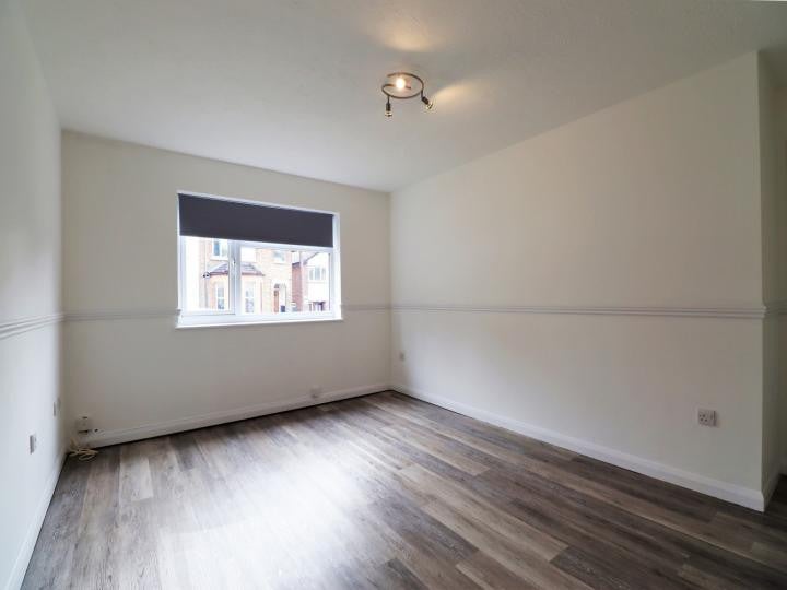 Flat Aylesbury Road in Greater London