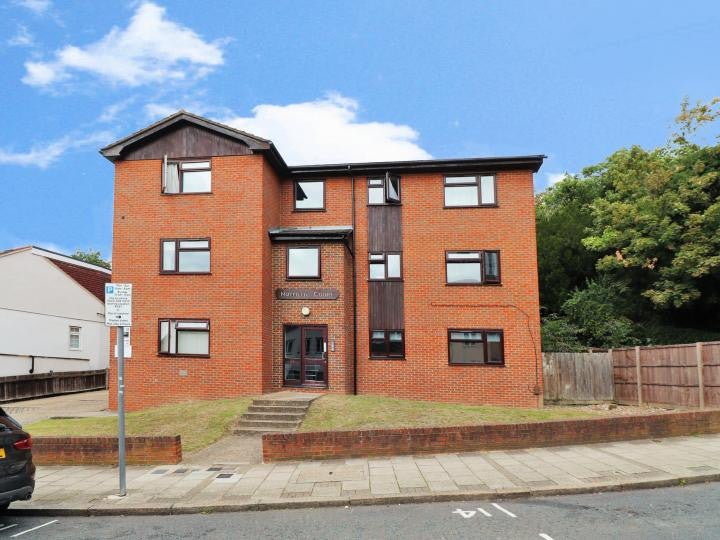 Flat Aylesbury Road in Greater London