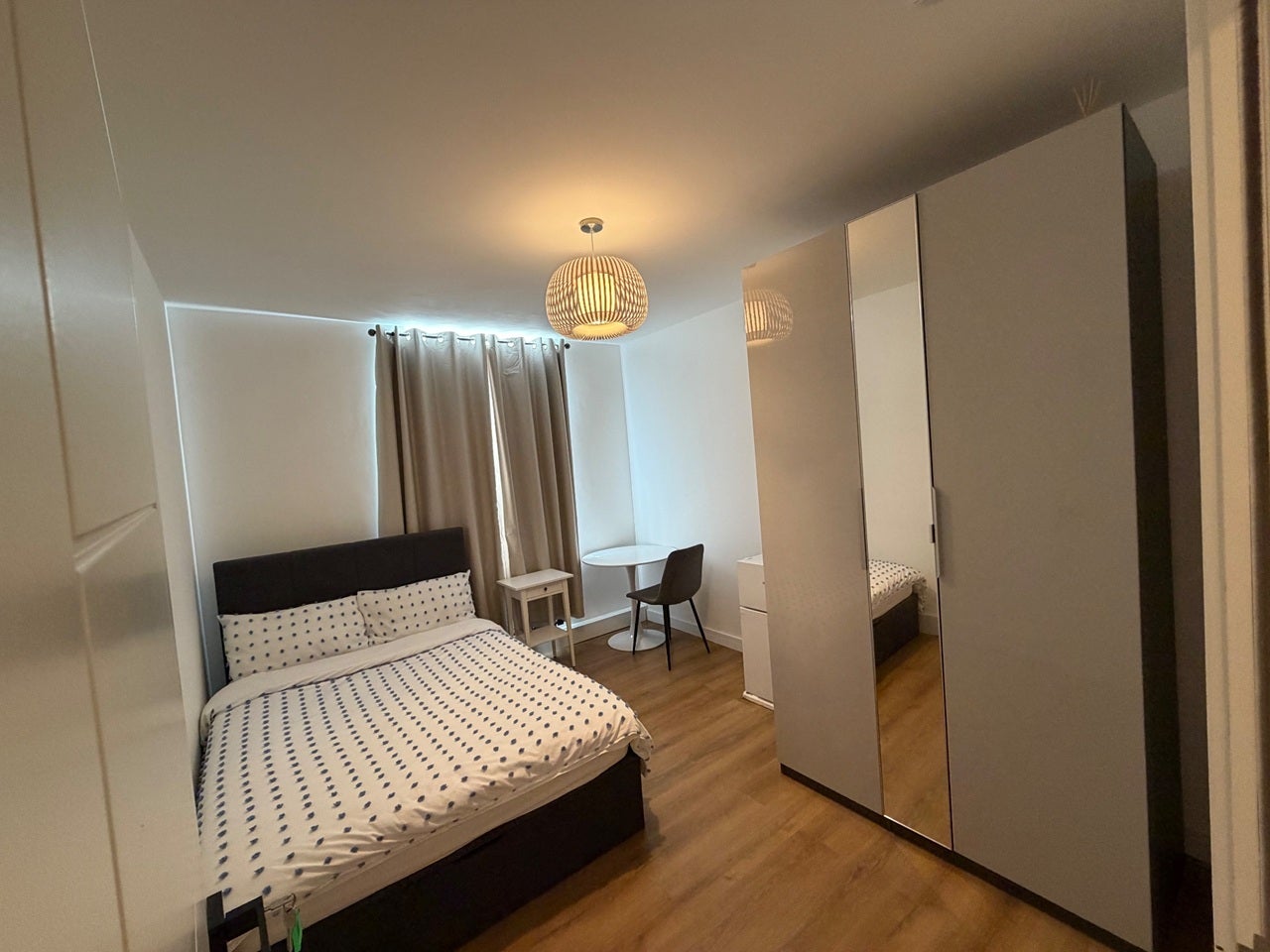 Room Blakenham Court in Greater London