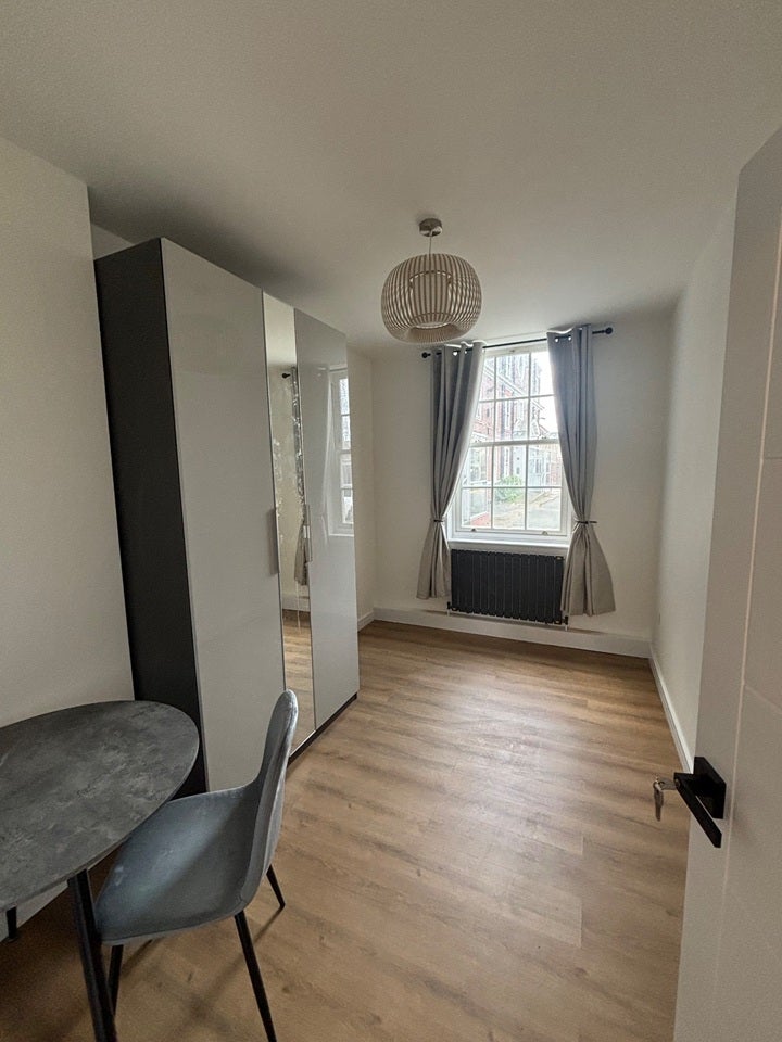 Room Blakenham Court in Greater London