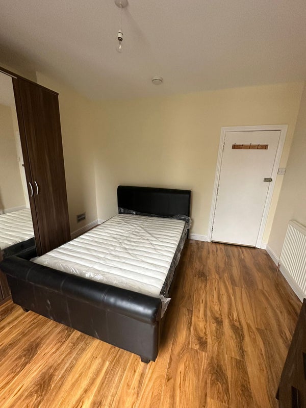 Room Twyford Crescent in Greater London