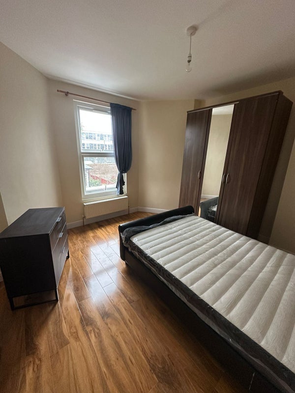 Room Twyford Crescent in Greater London