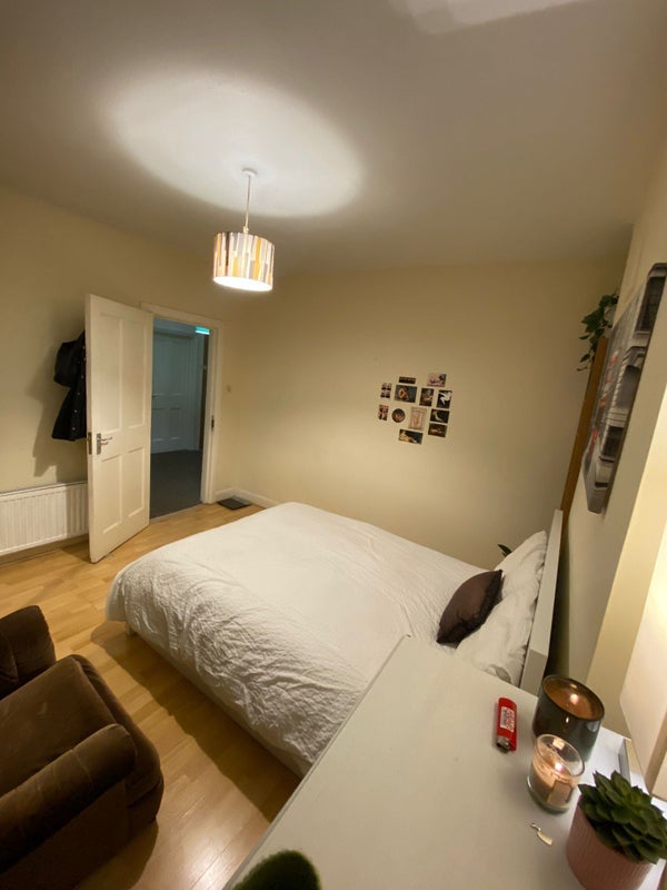 Room Cato Road in Greater London