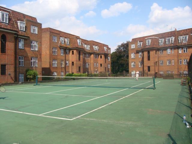Room Highlands Heath in Greater London
