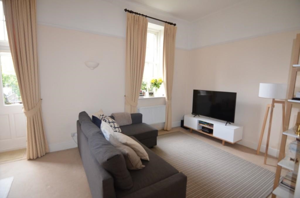 House Hildens Drive in Tilehurst