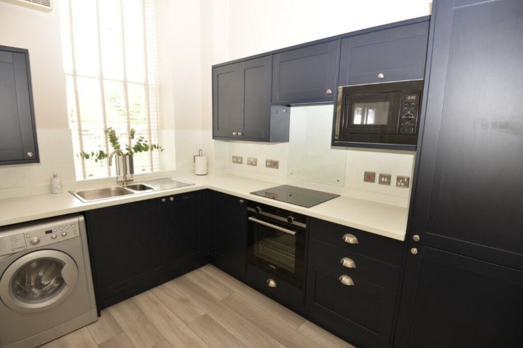 House Hildens Drive in Tilehurst