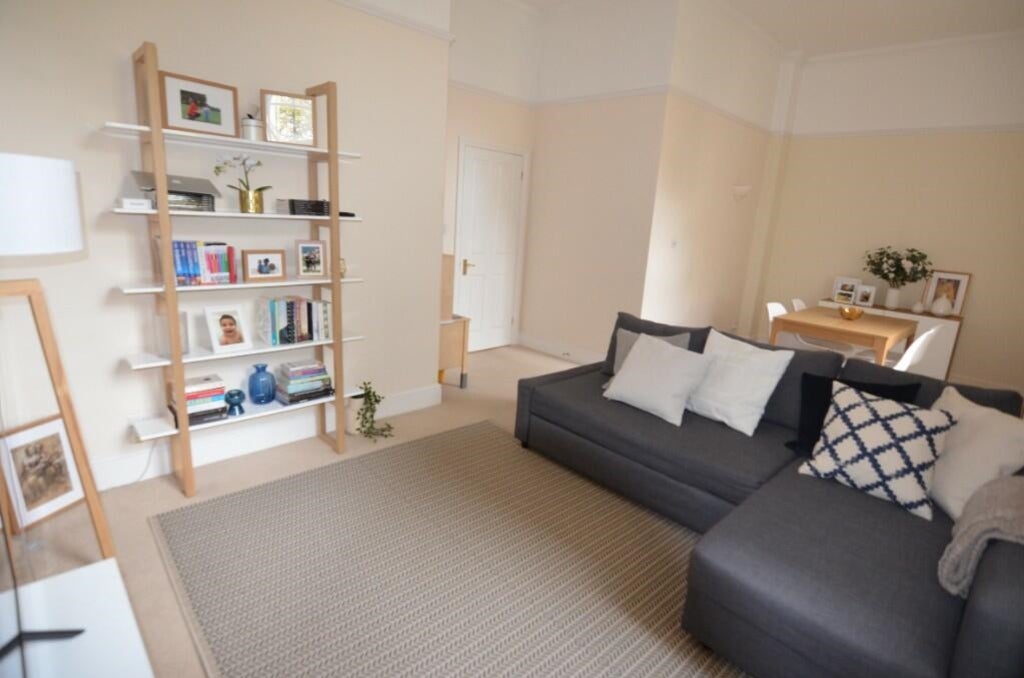 House Hildens Drive in Tilehurst