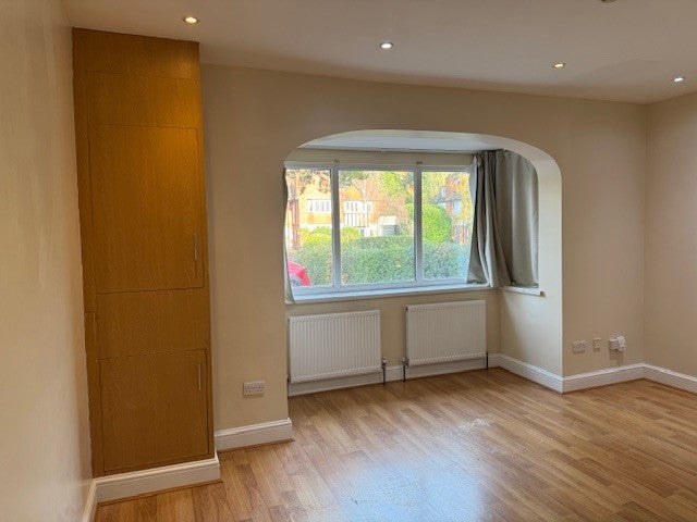 Flat Foxley Lane in London