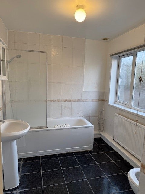 Flat Foxley Lane in London