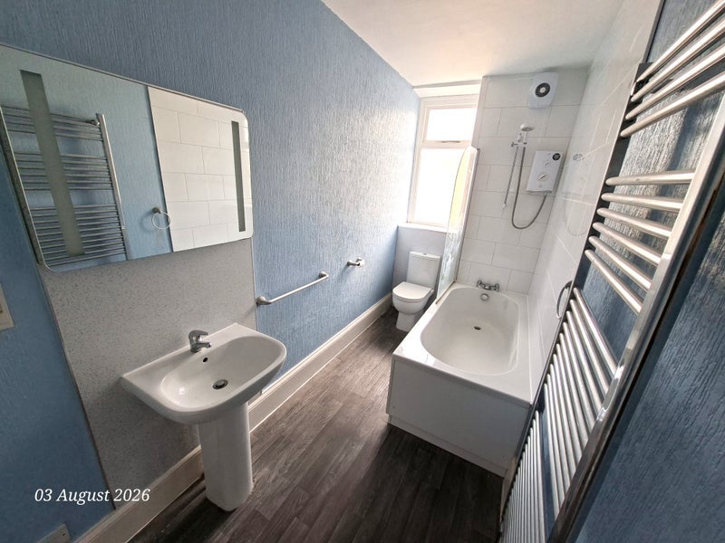 Room Barcroft Grove in Leeds