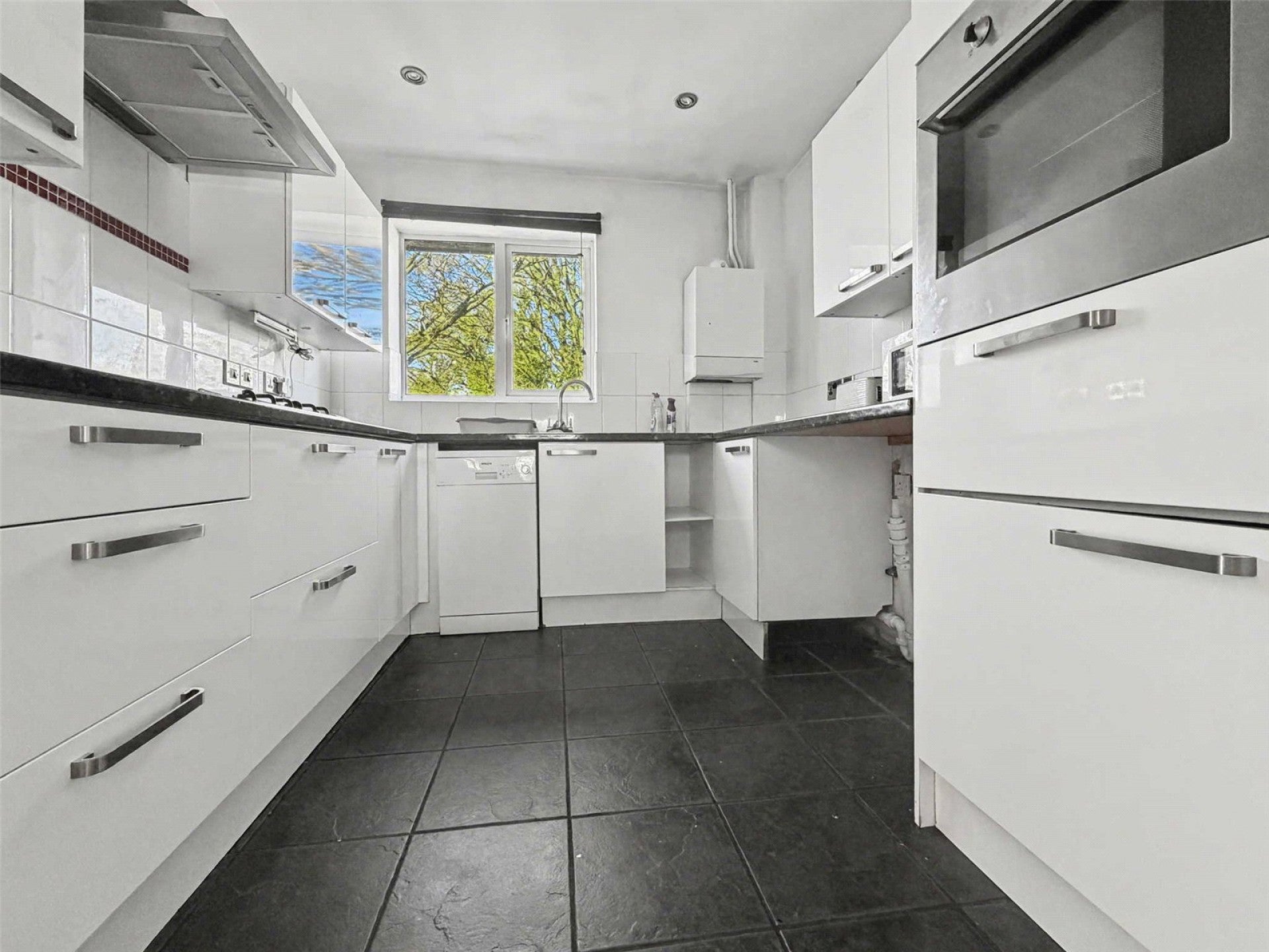 Flat Washford Close in Whitehill