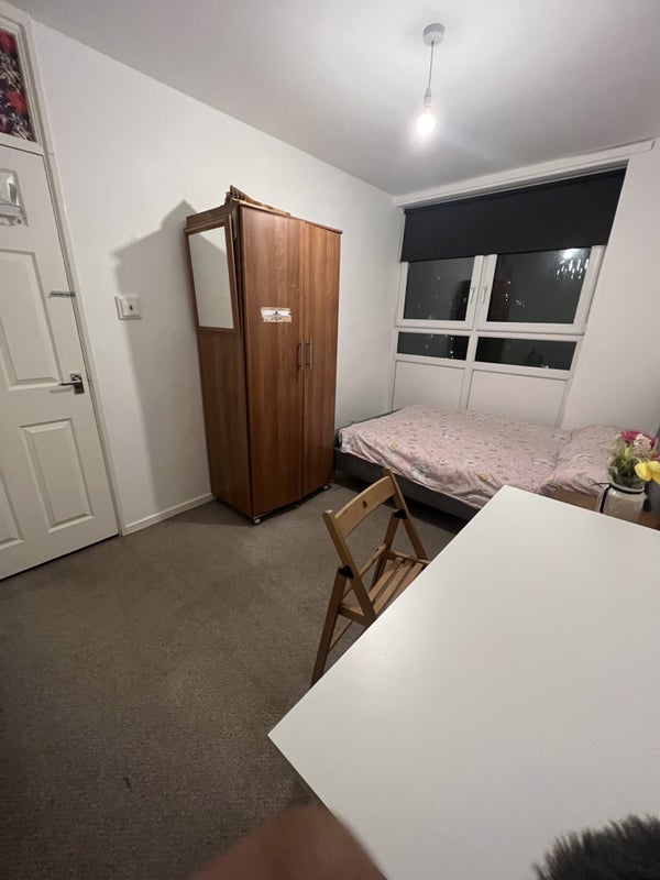 Room St Leonard's Road in Greater London