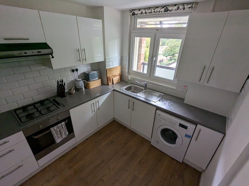 Room St Leonard's Road in Greater London