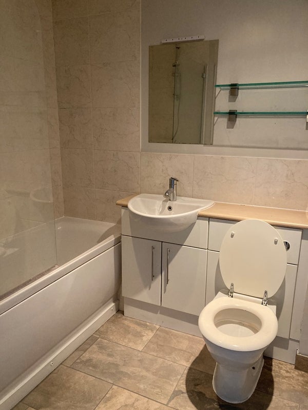 Flat Durnsford Road in London
