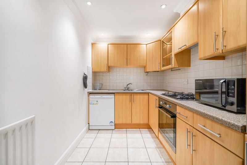 Flat Rich Street in Greater London