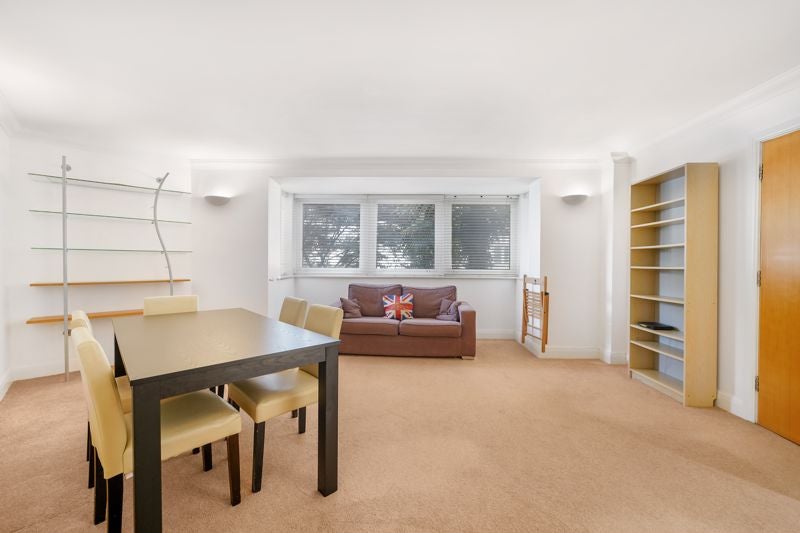 Flat Rich Street in Greater London
