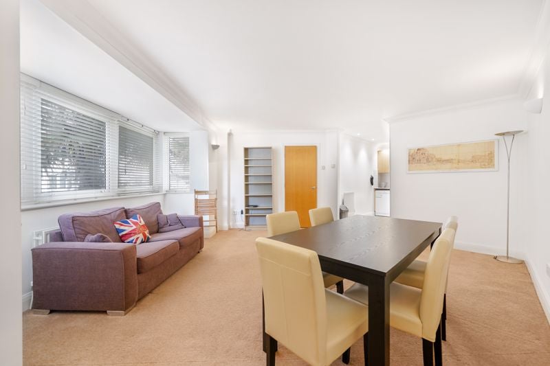 Flat Rich Street in Greater London