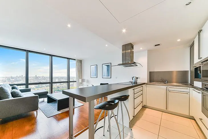 Flat Hertsmere Road in Greater London