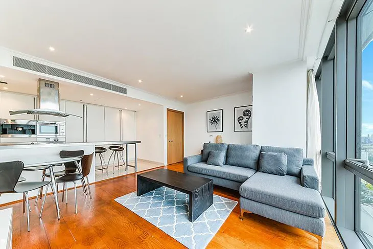 Flat Hertsmere Road in Greater London