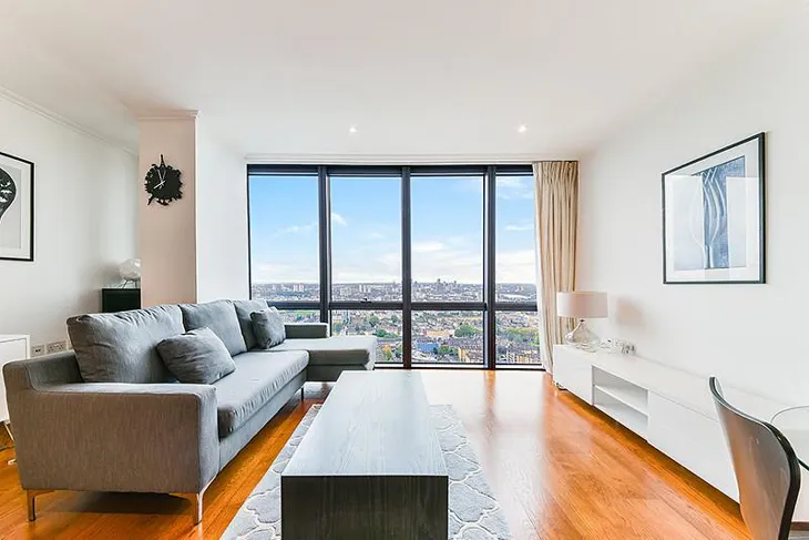 Flat Hertsmere Road in Greater London