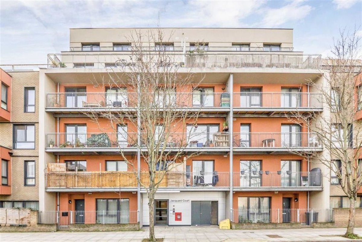 Flat Hackney Road in Greater London