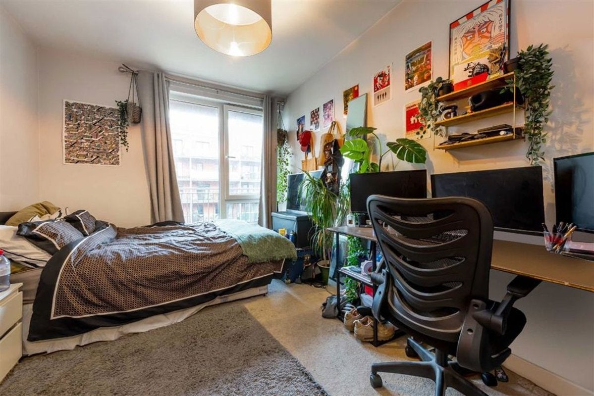Flat Hackney Road in Greater London