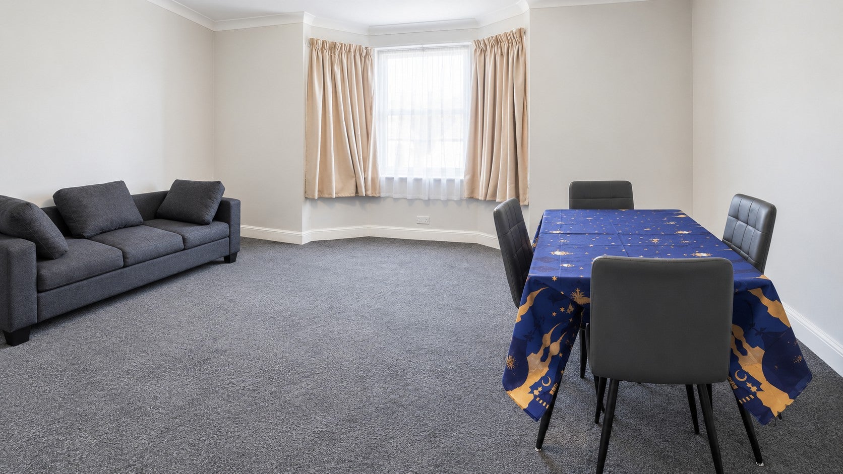 Flat Heathway in Greater London