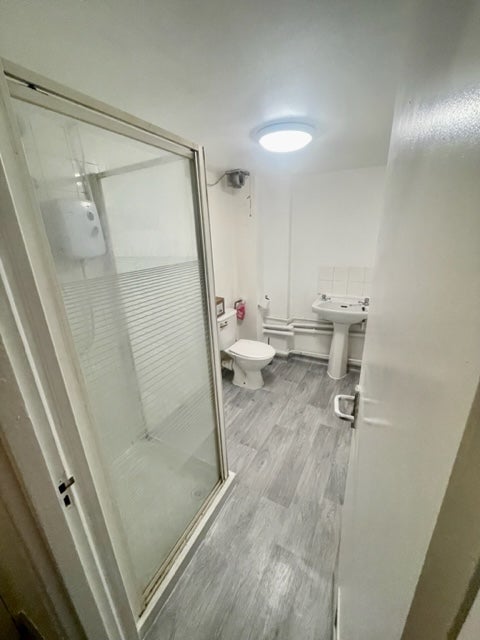 Flat Lewis Grove in Greater London