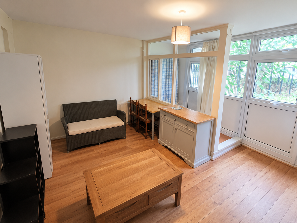Flat Ossulston Street in Greater London