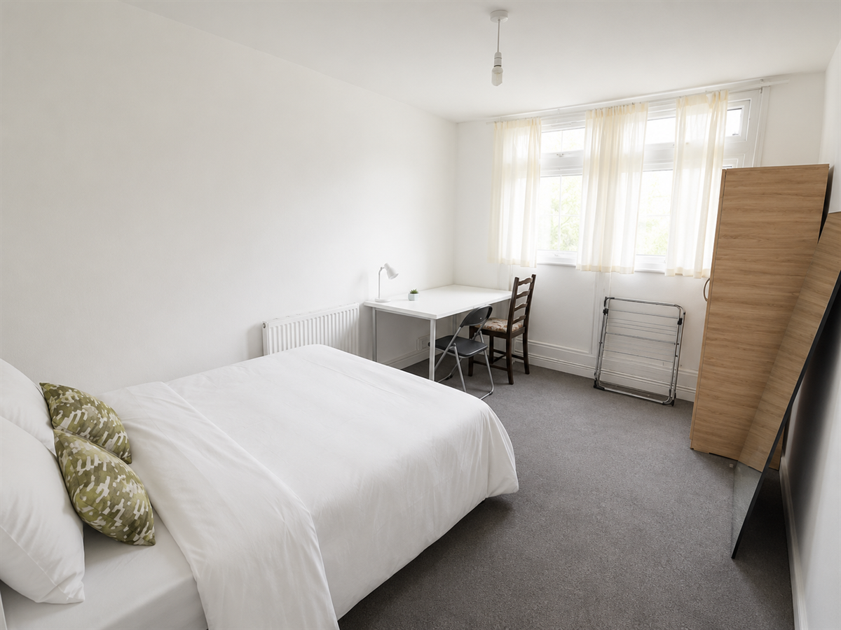 Flat Ossulston Street in Greater London