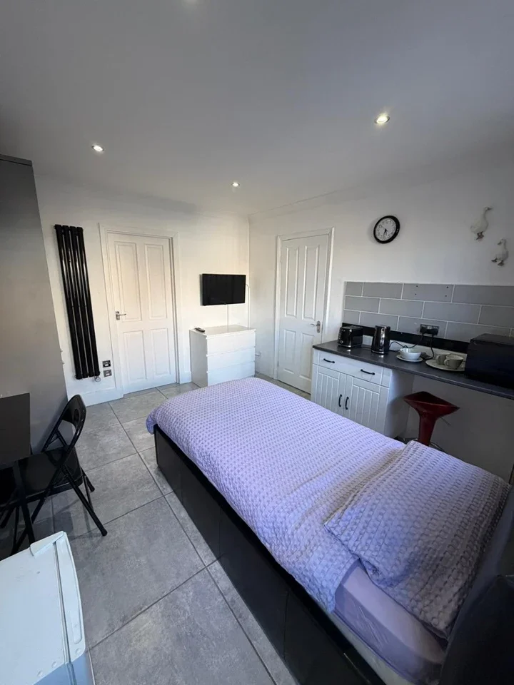 Room Gore Road in Dartford
