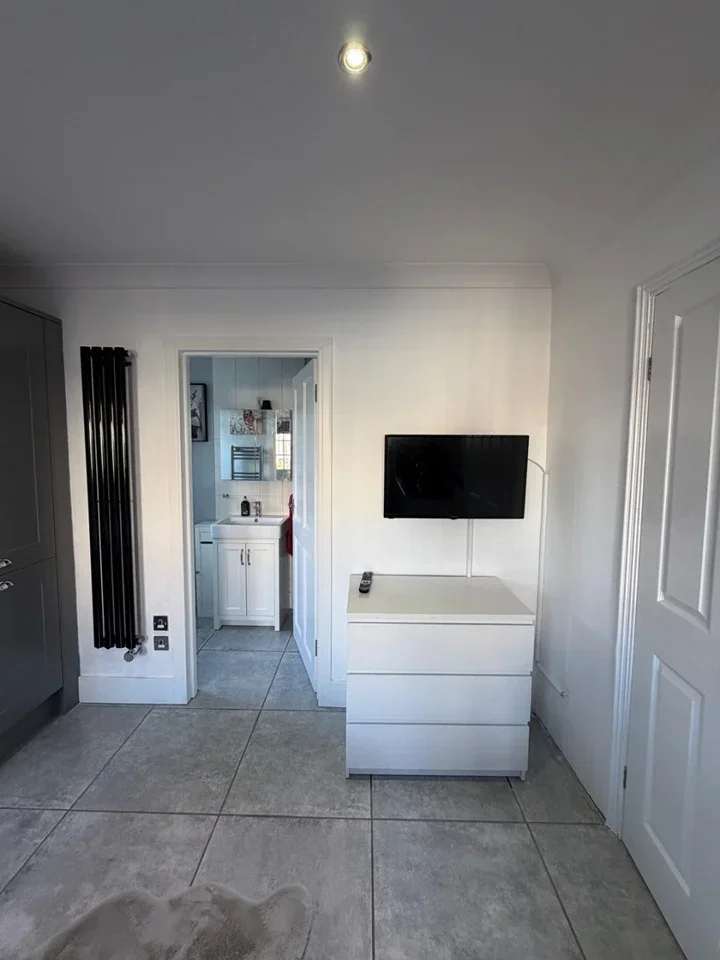 Room Gore Road in Dartford