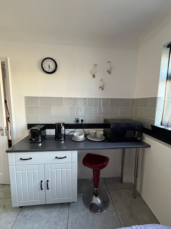 Room Gore Road in Dartford