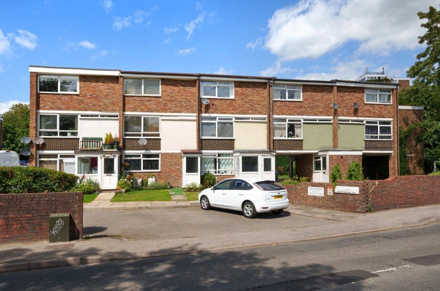 Flat Moorholme in Woking