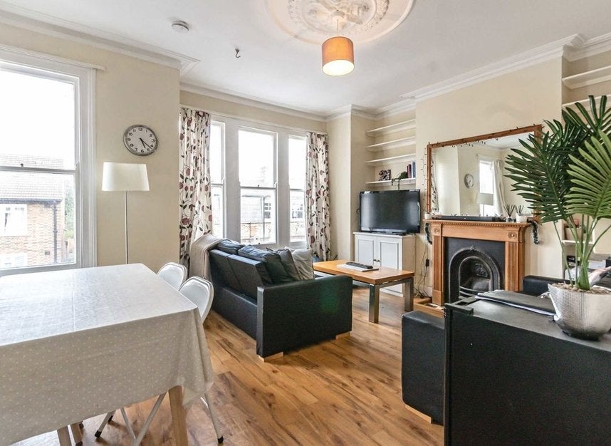 Flat Edgeley Road in Greater London