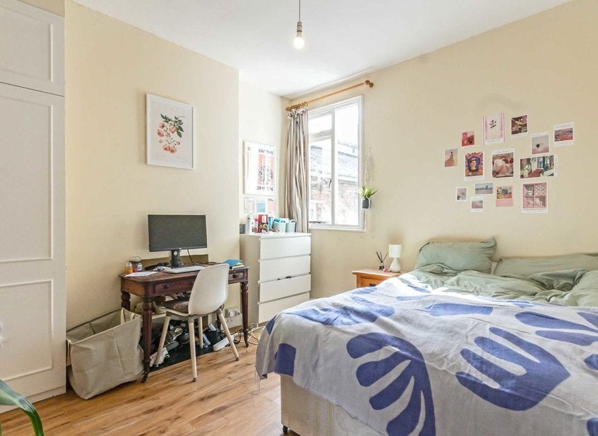 Flat Edgeley Road in Greater London